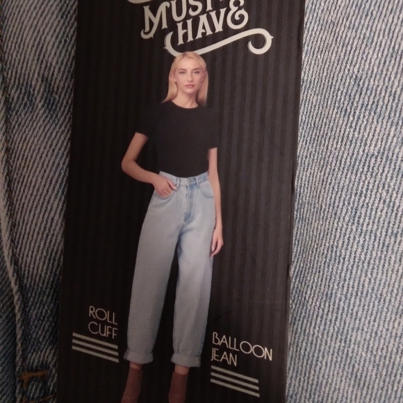 Nwt Simple Society High-rise Barrel Jeans, Baggy Tapered Rolled cuff Light Wash - Picture 9 of 11